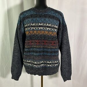🛍 6 for $35 • Vintage Etchings Multicolor Printed Wool Blend Crew Neck Sweater